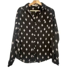 FOREVER 21 BLACK PATTERNED BLOUSE WITH SHIMMERING BUTTONS